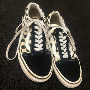Women’s checkered old skool vans